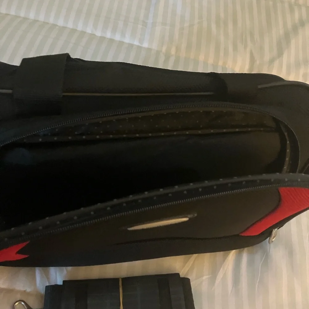 Vintage, Never Used Black and Red Men's Carry On Bag - Picture 3 of 6